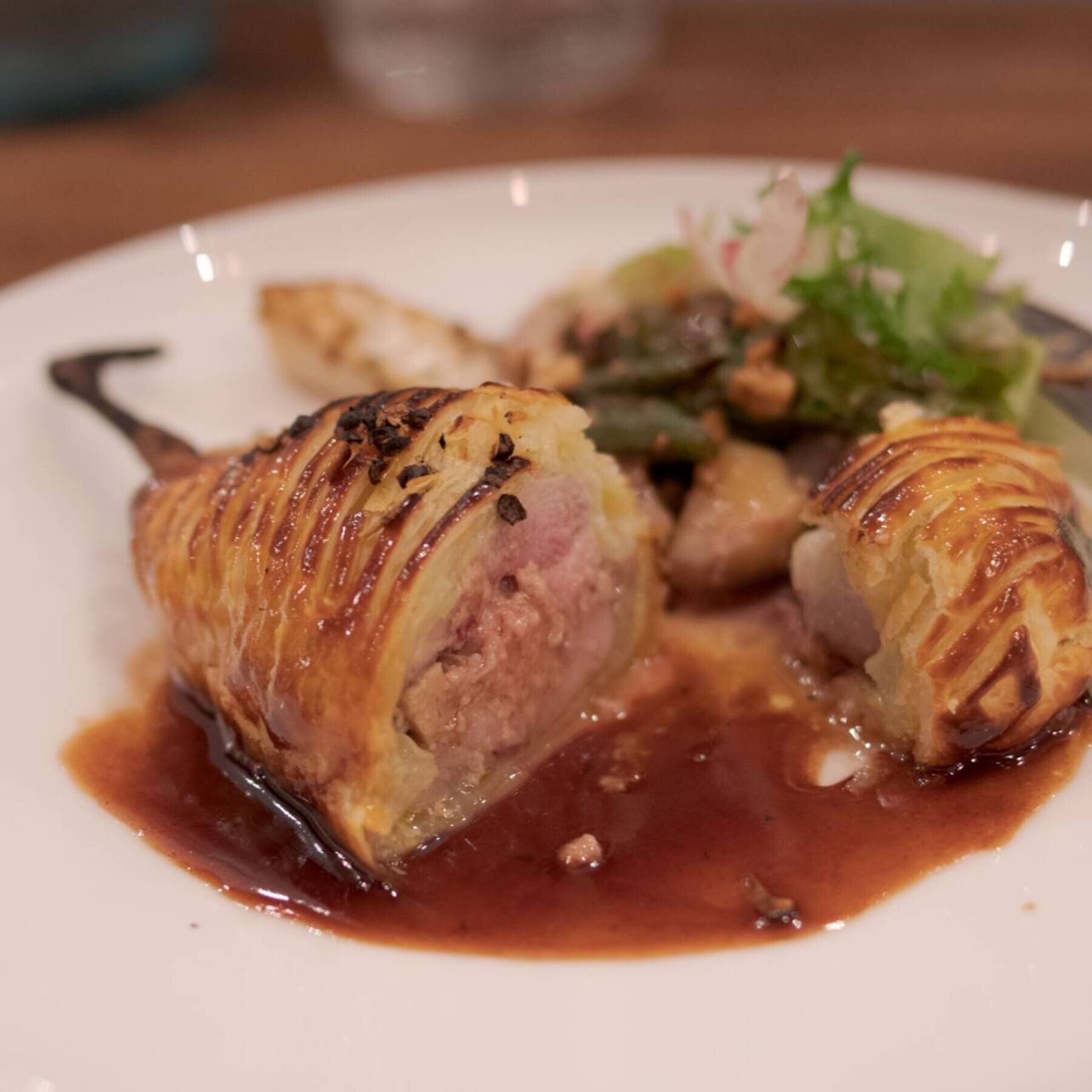 UNE PINCÉE's image 4