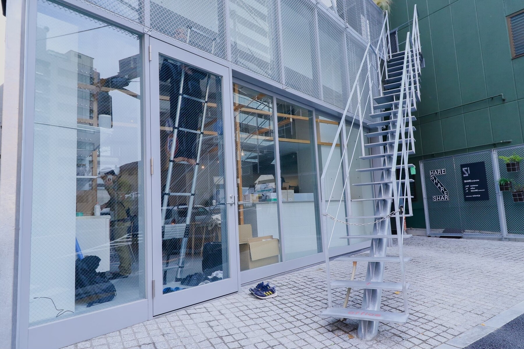 CRAZY BRAVO's image 9