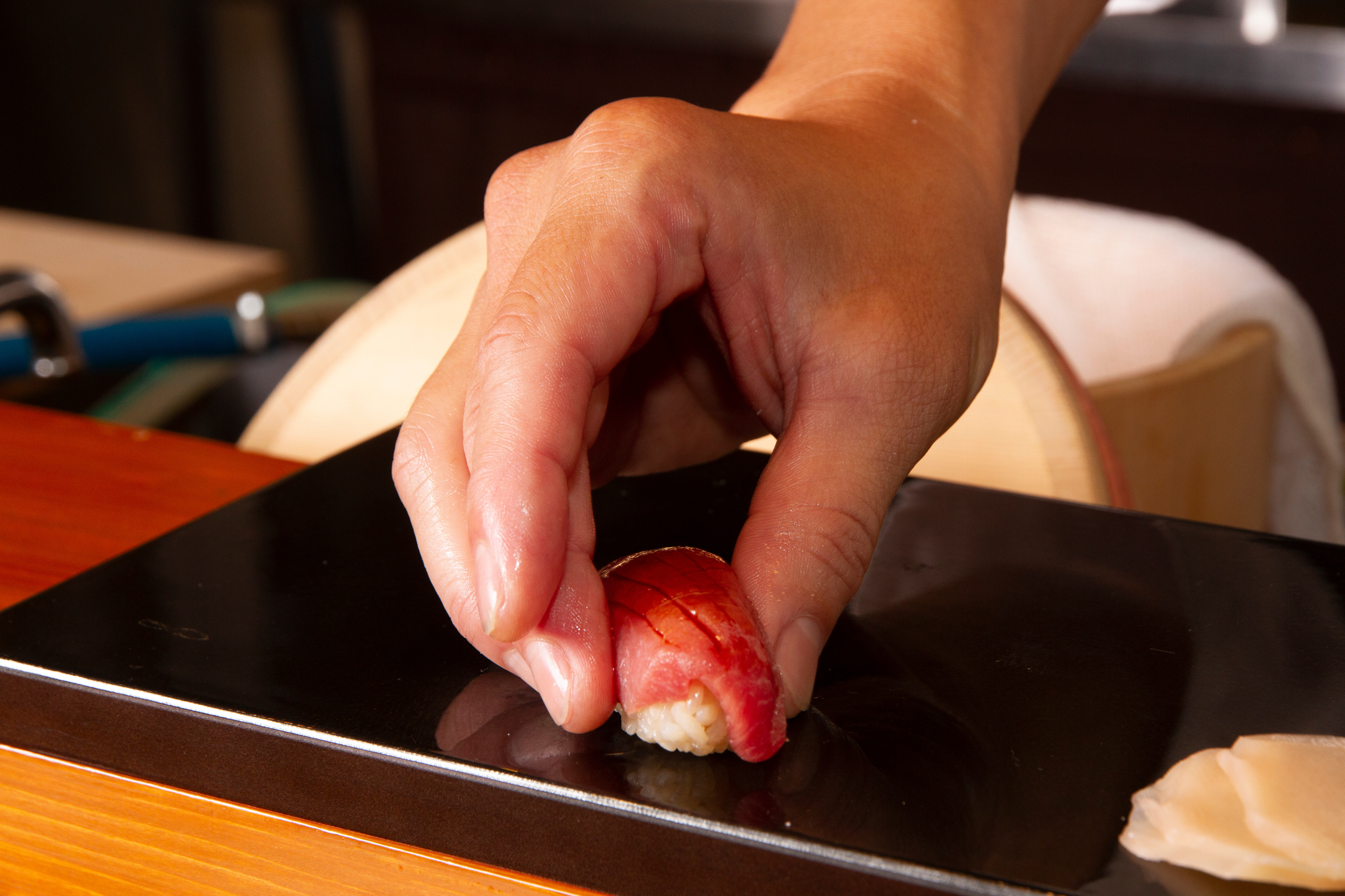 介绍数寄屋桥次郎的预约方法及传承店铺- OMAKASE JapanEatinerary