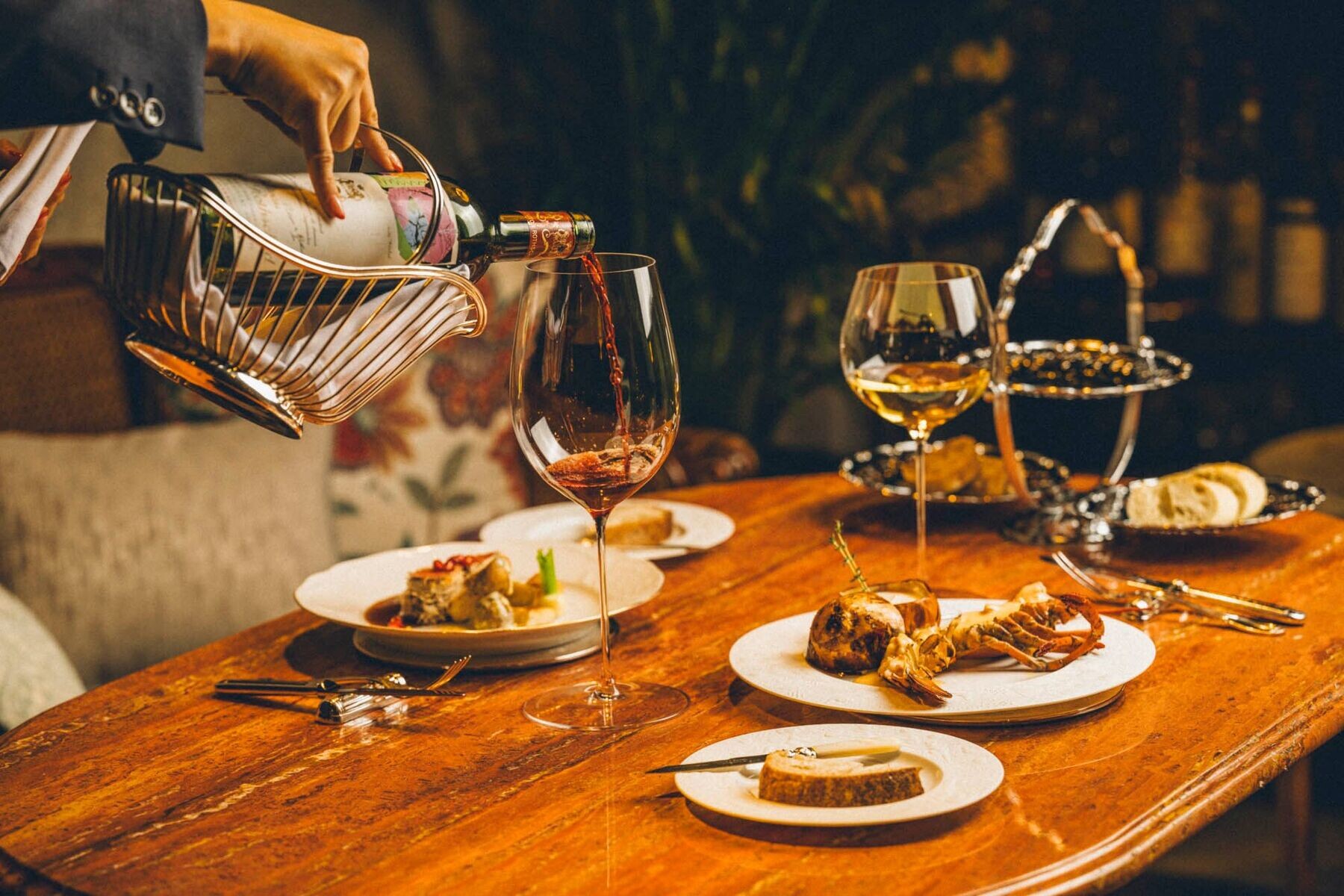 Restaurant Hiramatsu Hiroo ＆ Le Club des Vins Hermitage's image 10