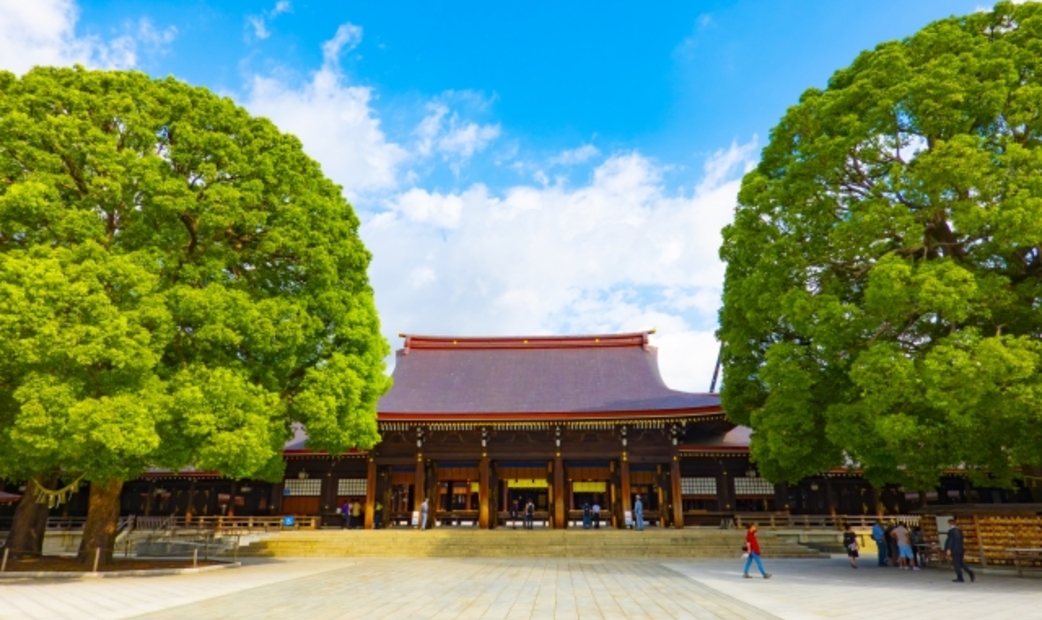 明治神宮本殿及兩旁的神木