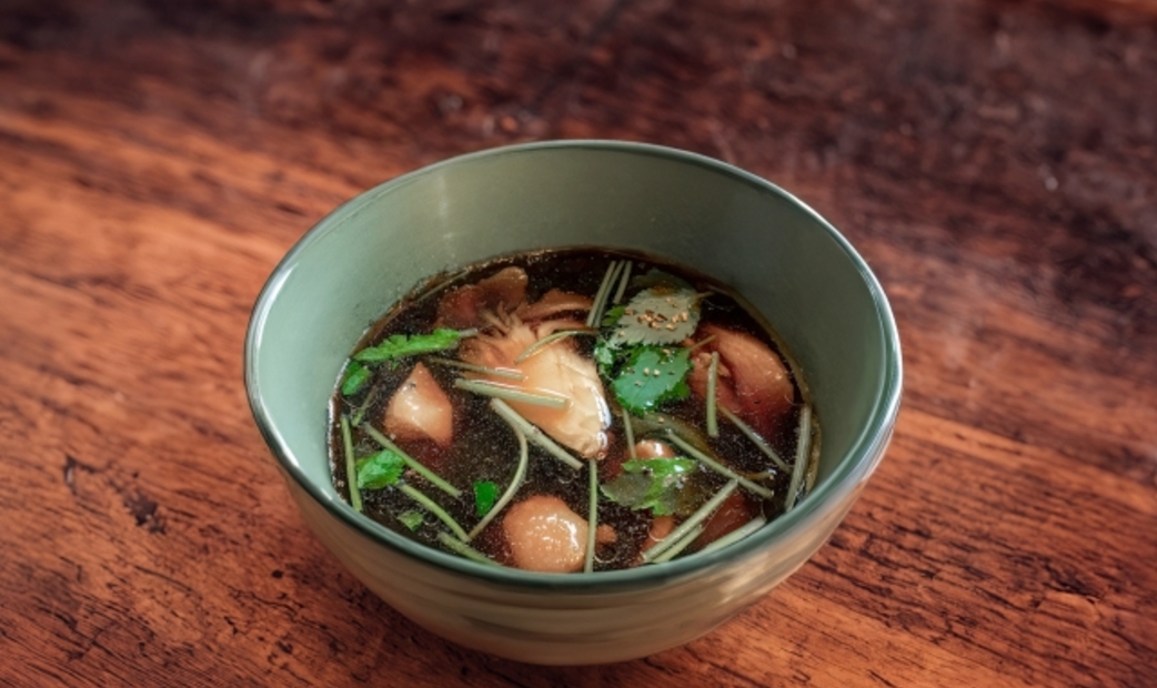 kamo nanban soba (soba in hot dashi broth topped with grilled duck and scallions)