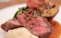 UNE PINCÉE's image 2