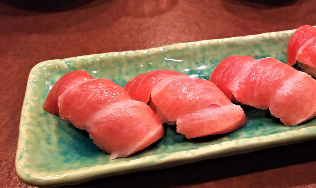 How to Enjoy kamatoro Sushi