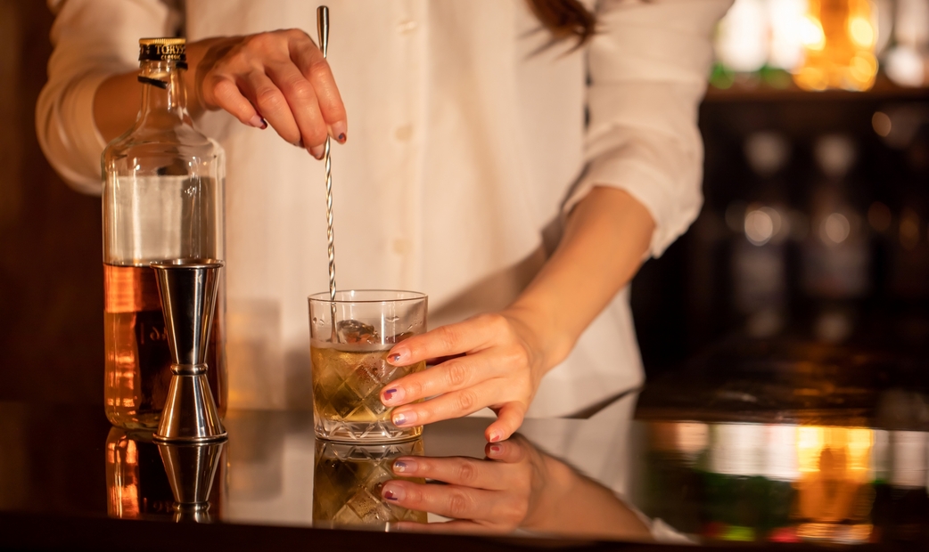 Characteristics of Bars in Tokyo