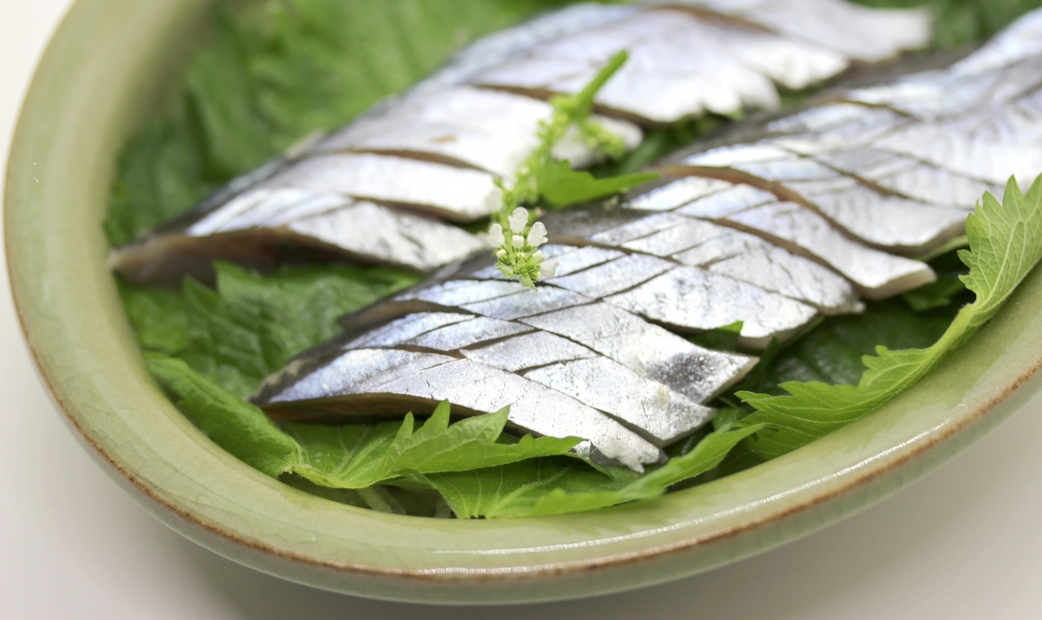 히카리모노 (빛나는 껍질을 가진 생선)