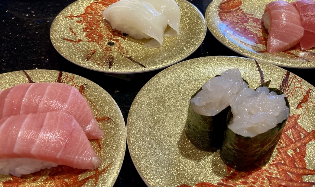 A lot of sushi in Kaiten sushi