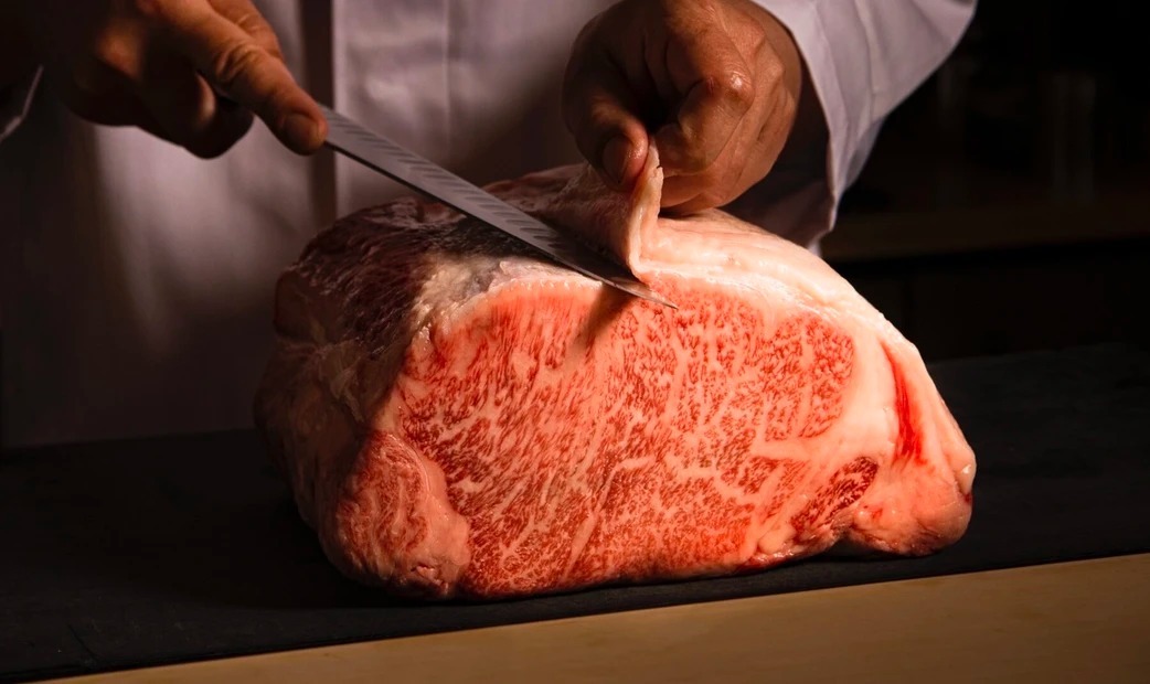 Cutting red meat