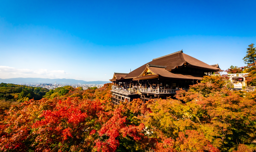 Autumn leaves at Kiyomizu Temple