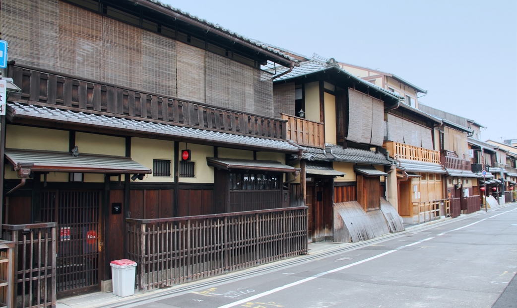 What Defines the Higashiyama Area?