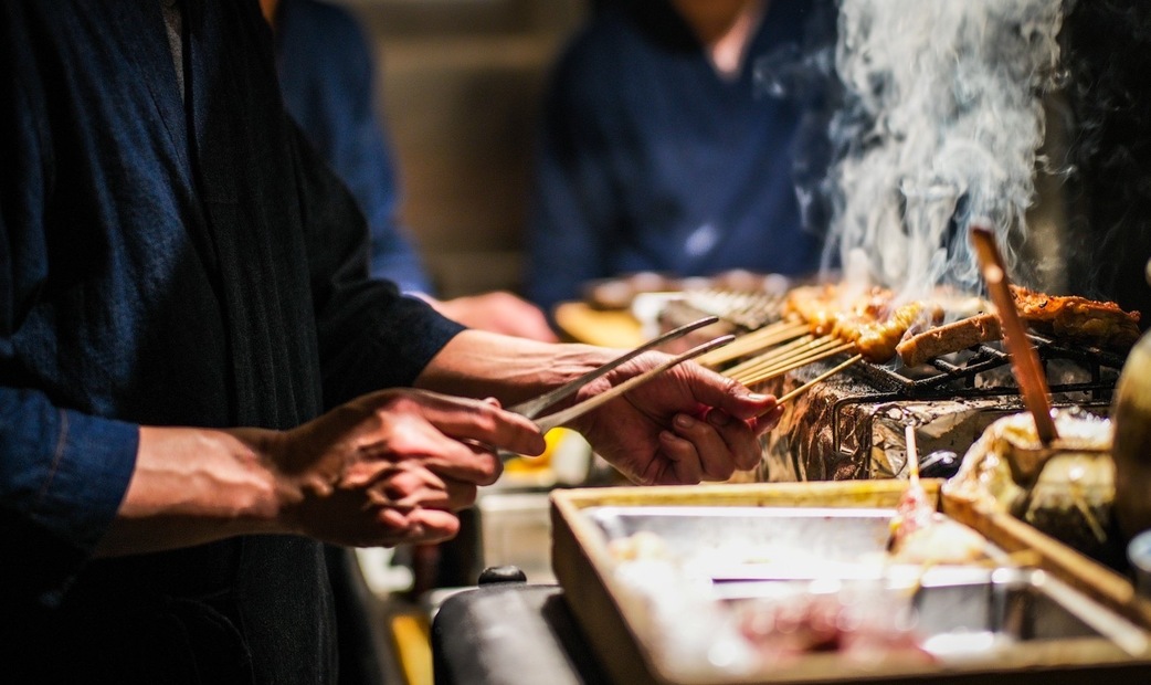 Cooking scene of Yakitori Ichimatsu