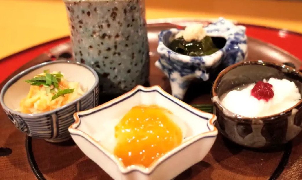 Small bowls of multiple kaiseki dishes of Taian