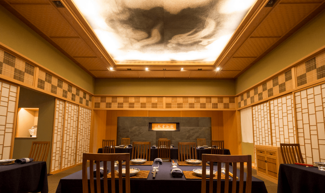 Room featuring a dragon-themed art wall of Nihonryori Ryugin