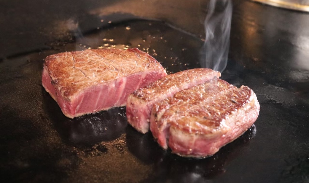 Roppongi has a concentration of famous steakhouses and teppanyaki restaurants