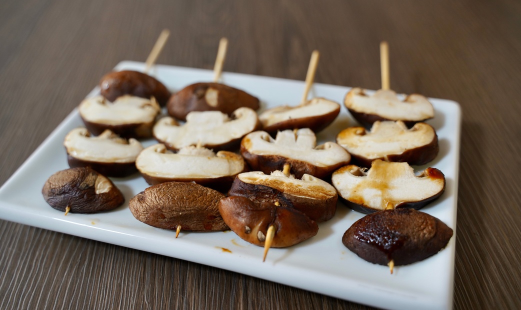 Shiitake gushi (shiitake mushroom skewer)